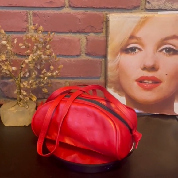 🔥DIOR🔥RED 🔥LEATHER 🔥CROSSBODY 🔥 - Picture 1 of 17